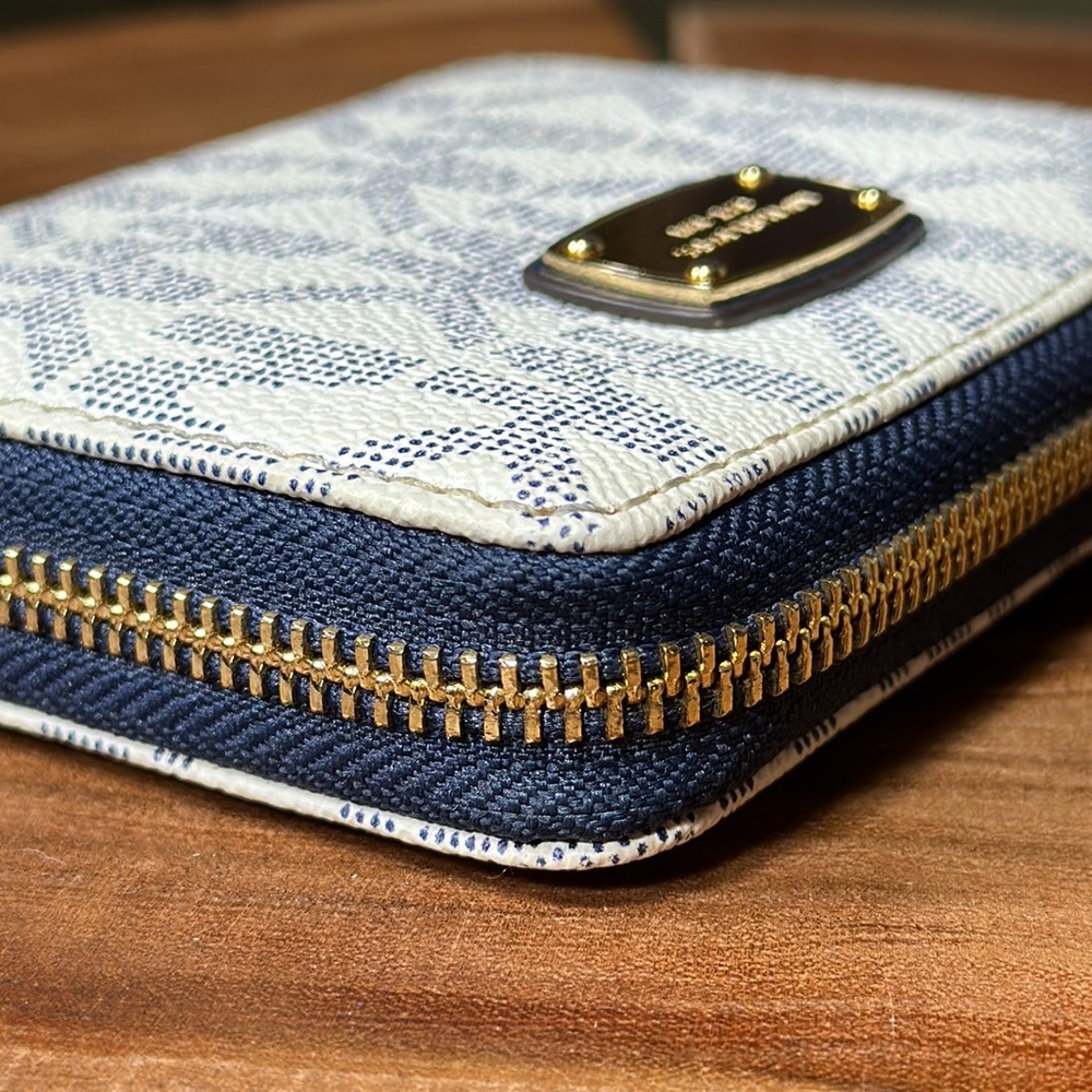 MICHAEL KORS Signature Mini Wallet - Picture 8 of 14